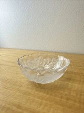 Studio Nova Serving Bowl Crystal Japan Clear Frosted Floral Clamshell Rim