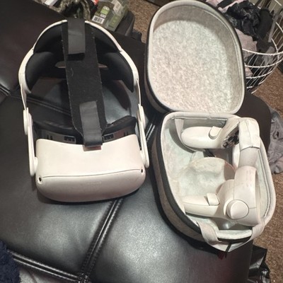 Meta Meta Quest 2 Standalone VR Headset White w/ Controllers & Carrying Case