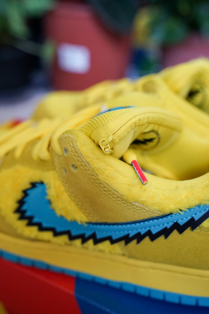 Nike Dunk Low SB x Grateful Dead Yellow Bear 2020 Size 8.5 Nike Dunk Low SB x Grateful Dead Yellow Bear 2020 Size 8.5