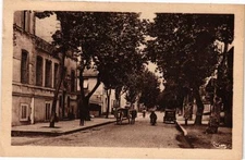 Old postcard Lézignan-La Banque de France et l'Avenue de NARBONNE (261044)