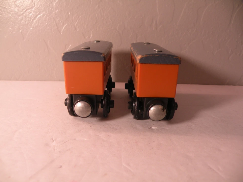 Thomas & Friends Ferrocarril de Madera Iluminar Revelar Annie Clarabel Foto 4 de 4