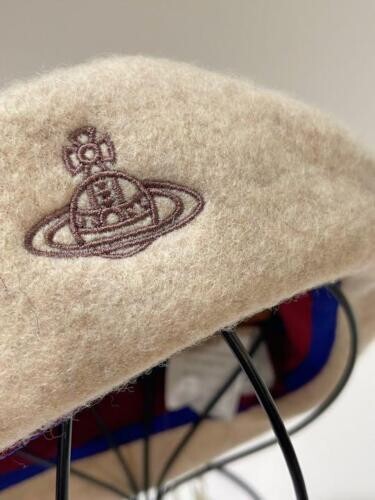 Vivienne Westwood Beret hat Beige wool Orb embroidery S-M Vivienne Westwood Beret hat Beige wool Orb embroidery S-M