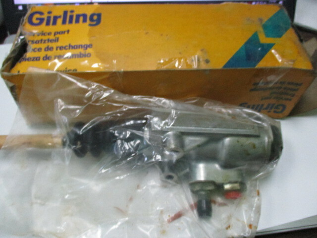 Rolls Royce Silver Cloud, Phantom V, Bentley, NOS Girling brake master cylinders
