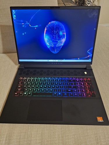 Alienware m18 R1 18" 2023 FHD+ 3.0GHz AMD Ryzen 9 7845HX 32GB 1TB SSD - RTX 4070