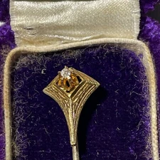 Beautiful Vintage 10K (not marked but tested) Gold Stick Pin with Stone, Qcy box