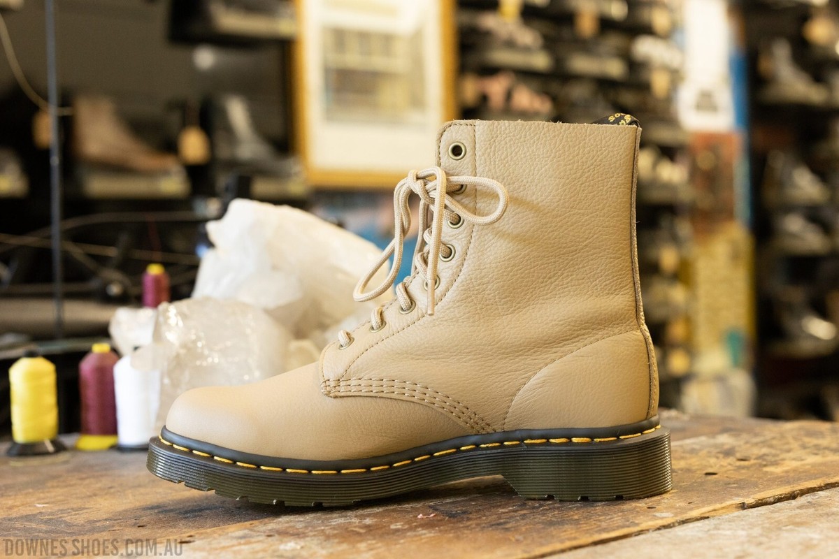 Women's Dr. Martens 1460 Pascal Virginia Leather Lace Up