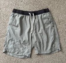 Vuori Shorts Mens Size Medium (possibly) Light Green Gray Kore 7" Lined Shorts