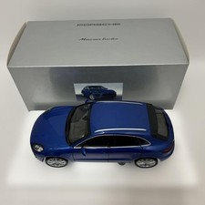 Custom model Minichamps Porsche Macan Turbo Macan 1:18