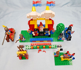 LEGO Castle: Knight's Challenge 1584 100% complete except for 2 feathers