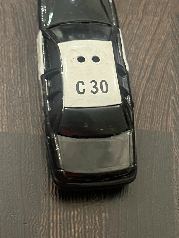 Maisto 1/64 Ford Crown Victoria Police Interceptor -  (Black Highway Patrol) - Image 4 of 4