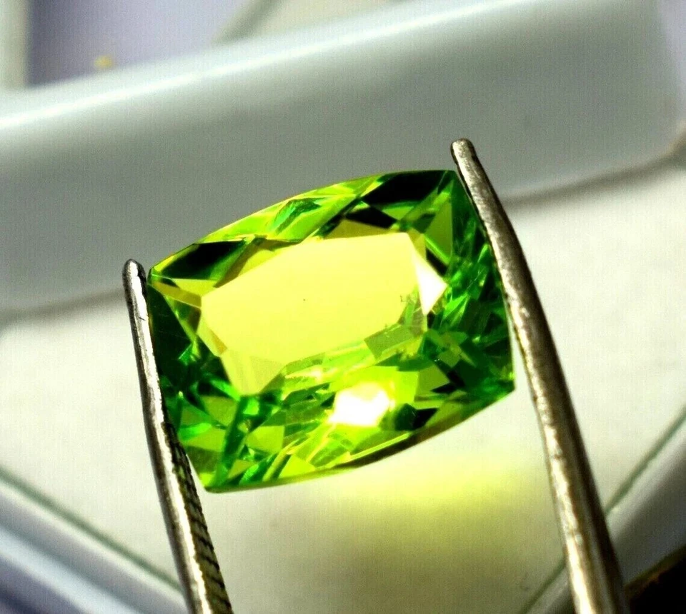 VVS Quality Green Peridot Cushion Cut 20 Ct Natural EGL Certified Loose Gemstone - Image 4 of 4