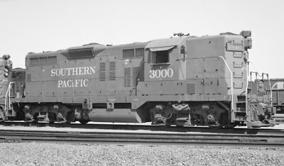 Southern Pacific EMD GP9 3000 at Tracy, California 5 x 7 Photo | eBay