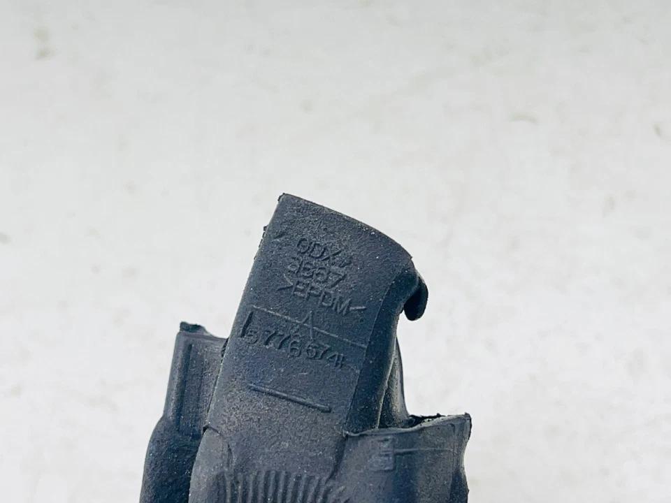 06-10 PONTIAC SOLSTICE Saturn SkyTrunk sello de tapa de maletero OEM 57765741 Foto 4 de 4