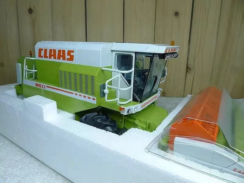 Claas Dominator 88 MAXI Combine Harvester Farm Vehicle Model, France REP 1:32 - Image 3 of 4