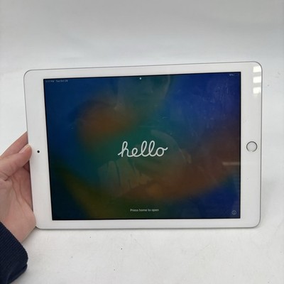 Apple iPad 5th Gen A1822 White/Silver 9.7'' Touchscreen Wi-Fi Tablet Unlocked