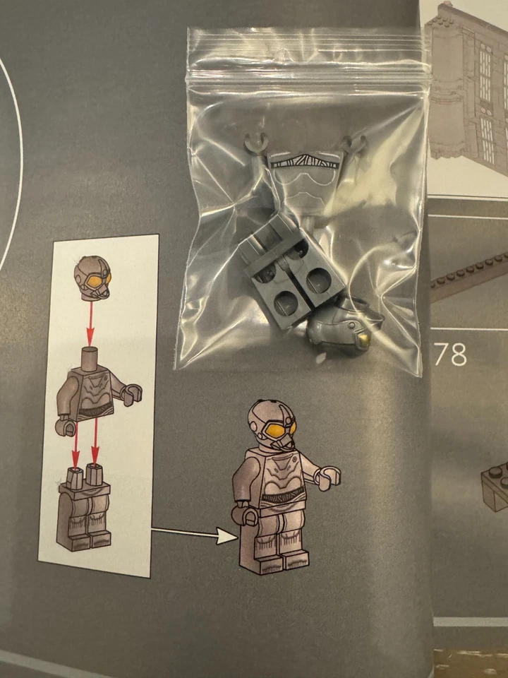 LEGO - Minifigure - Star Wars - 5D6-RA-7 Protocol Droid - sw1473 / 75419 / 2025 - Image 2 of 3