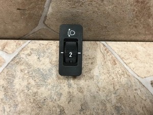 BMW 5 E39 Schalter zur Einstellung der Scheinwerferhöhe 8360460 2.80 23478666