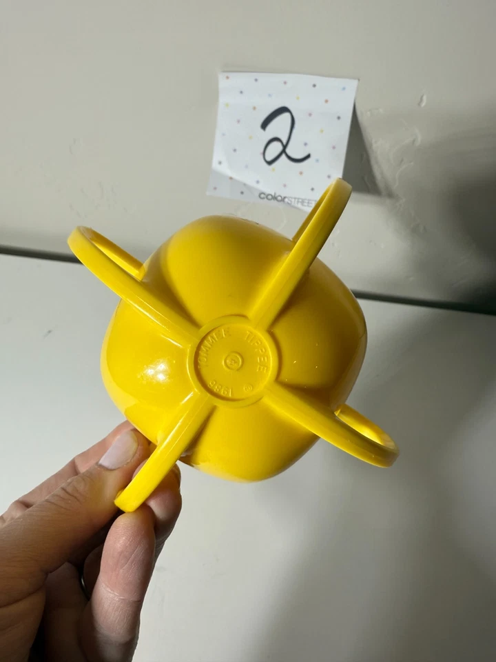 Vintage 1986 Tommee Tippee 4 alças copo Sippy quadrado amarelo tampa macia - Imagem 4 de 4