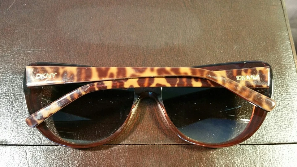 DNKY Tortoises Ladies Sunglasses. EUC - Image 4 of 4