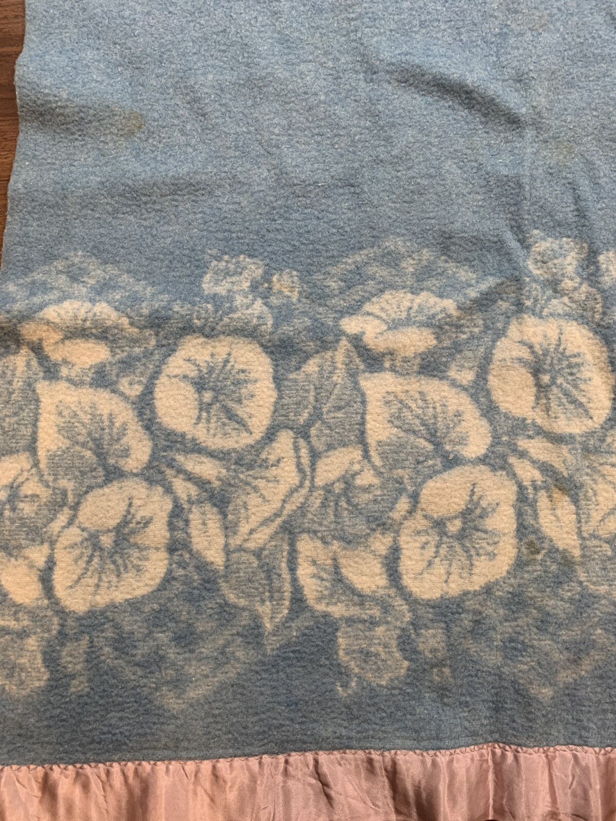 Vintage Beacon Camp Blanket Floral 77 x 65in Full Sz Satin Trim Blue White eBay