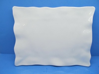 Q Squared White Ruffled Rectangular 17'' Melamine Platter