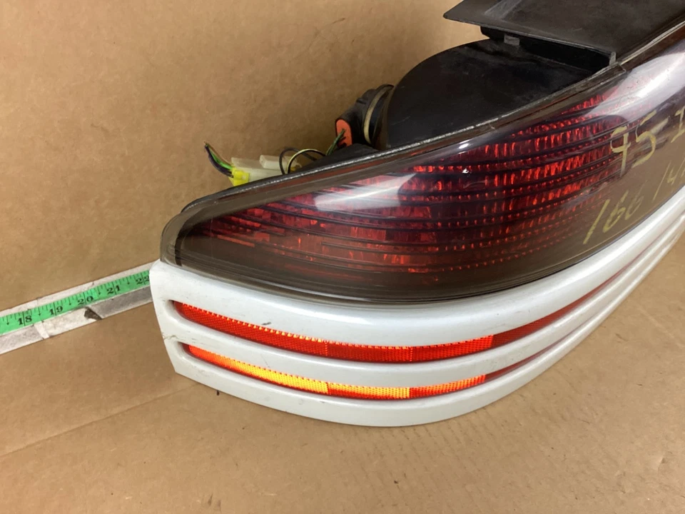 Luz trasera izquierda del lado del conductor Dodge Intrepid 1993-1997 04624379 OEM Foto 3 de 4