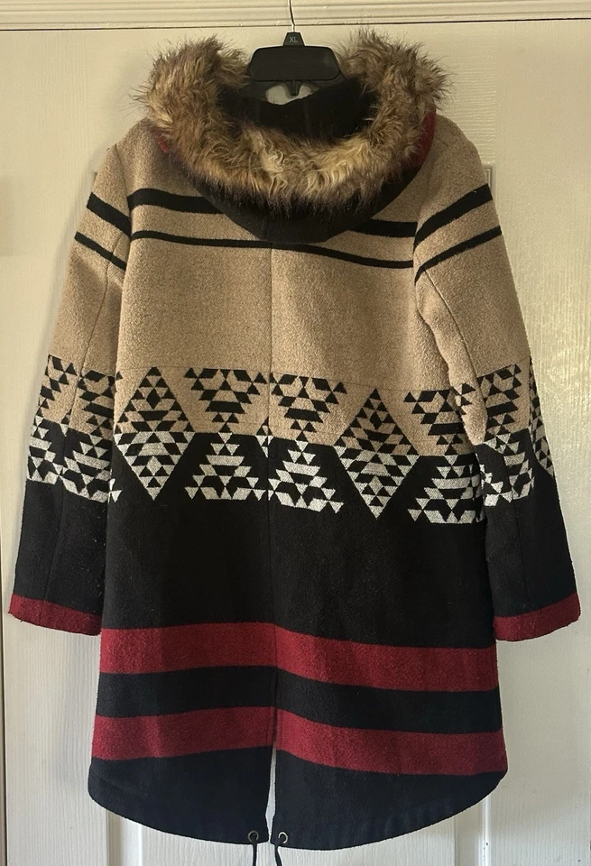 Chaqueta con capucha pequeña BB Dakota con botones para mujer Foto 2 de 4