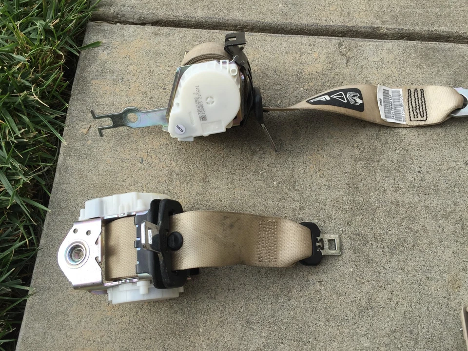 Cinto de segurança traseiro 2008-2010 BMW E60 528i 525i 530i 528xi 535ix 530 545i 550i 535i - Imagem 3 de 3