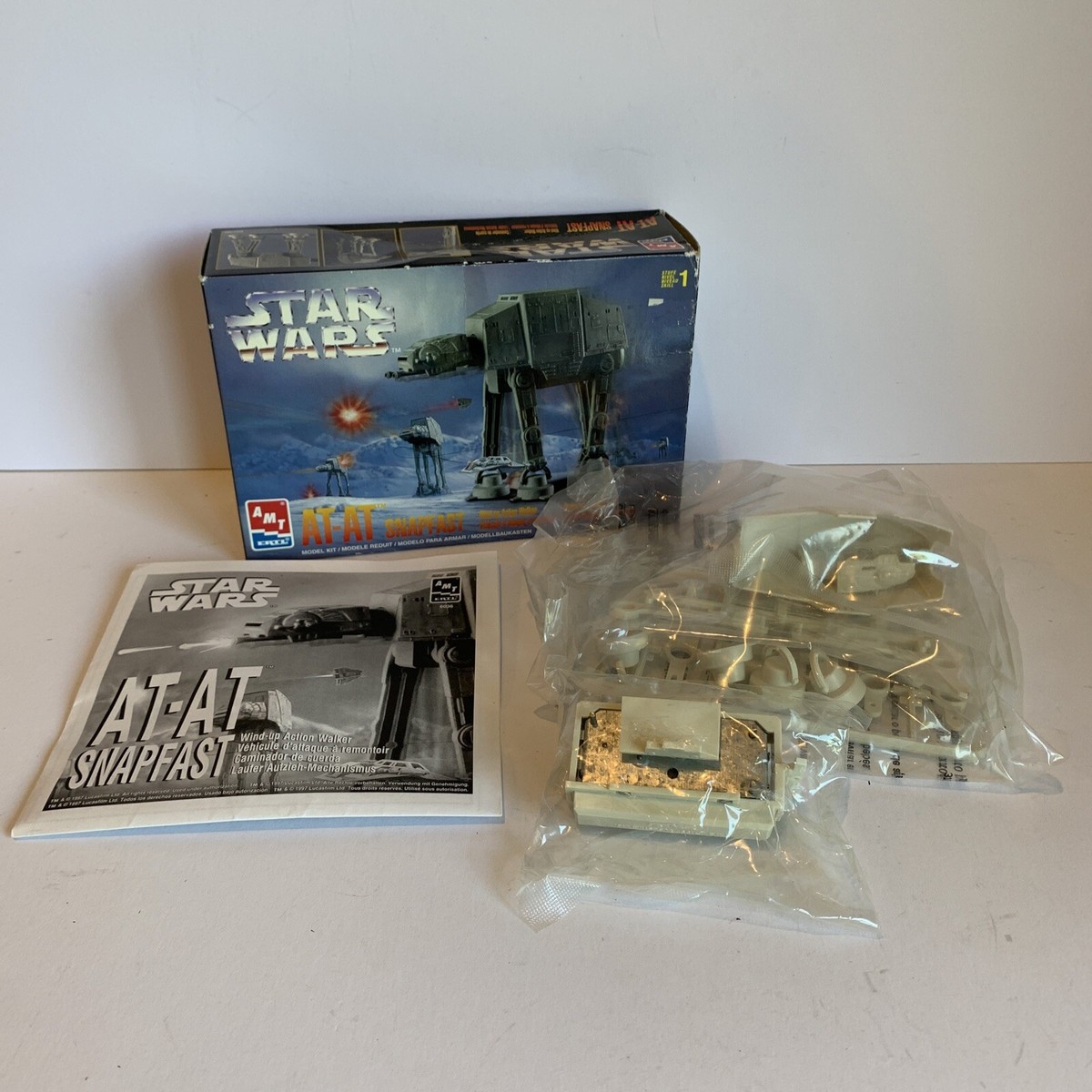 Star Wars AT-AT Walker AMT/ERTL 6036 snapfast Wind-Up Model Toy
