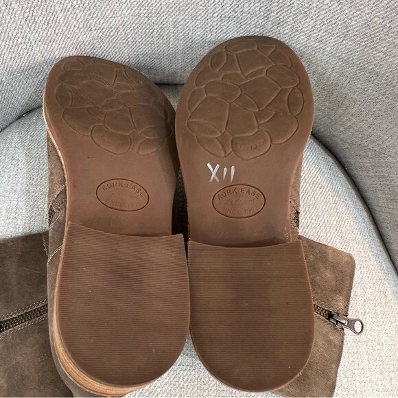 KORKEASE Kennedy Taupe Distressed Leather Ankle Boot… Gem