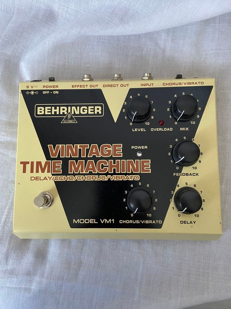 Pédale d'effet guitare vintage Time Machine BEHRINGER VM1 testée