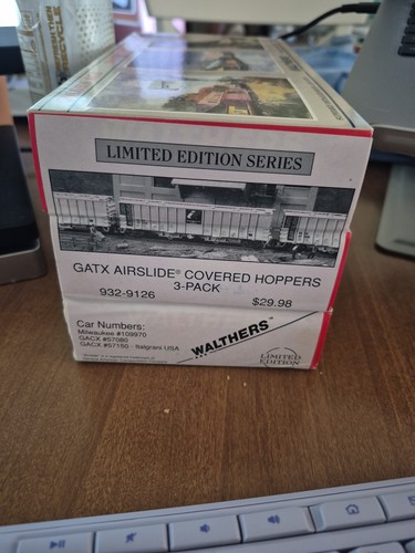 HO Walthers 932-9126 Paquete de 3 tolvas cubiertas de deslizamiento aéreo GATX, kits de autos nuevos en caja TS1 | Condition: New