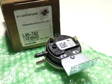 S1-32435972000 York Pressure Switch SOURCE 1 HONEYWELL NEW