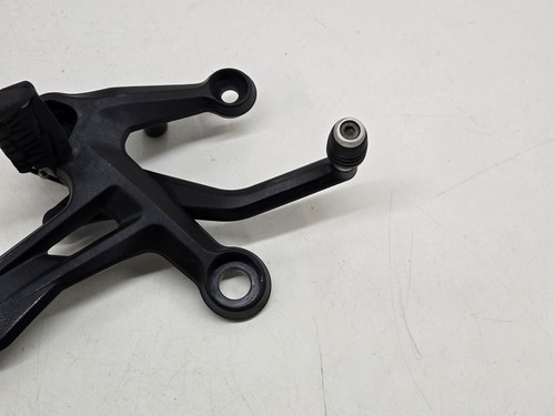 KTM DUKE 790 890 SOPORTE ESTRIBO DELANTERO PALANCA DE CAMBIOS IZQUIERDA 2018-2023 - Imagen 4 de 9