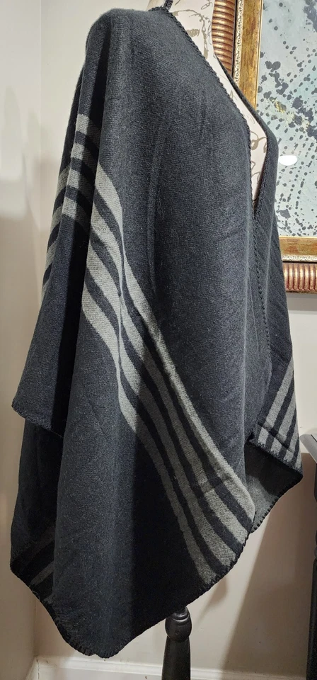BB Dakota Poncho Kimono Wrap Grey and Black - Image 3 of 4