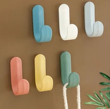Towel Hook Door Hanger Self Adhesive Wall Hanger Plastic Hat Key Hanger 3PCS