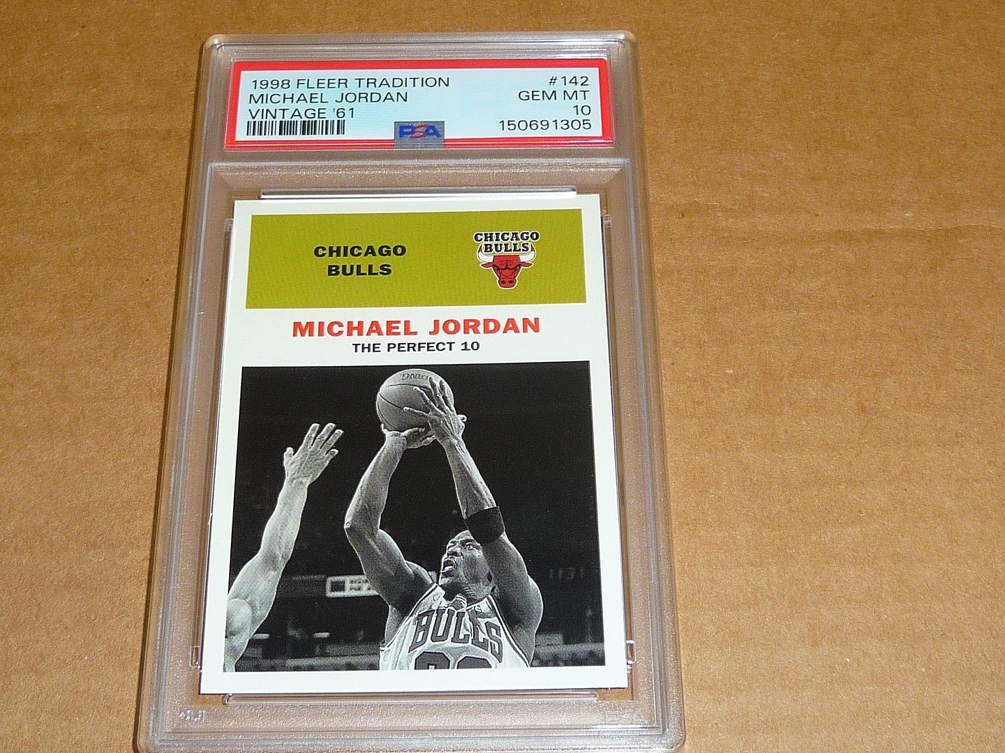 1998/99 Fleer Tradition MICHAEL JORDAN VINTAGE 61 CHICAGO BULLS #142 PSA 10 GEM