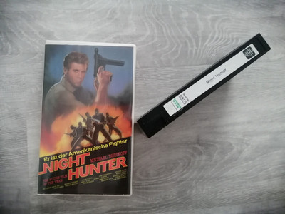 VHS NIGHT HUNTER Michael Dudikoff Steve James Cannon VMP Großbox Kultfilm