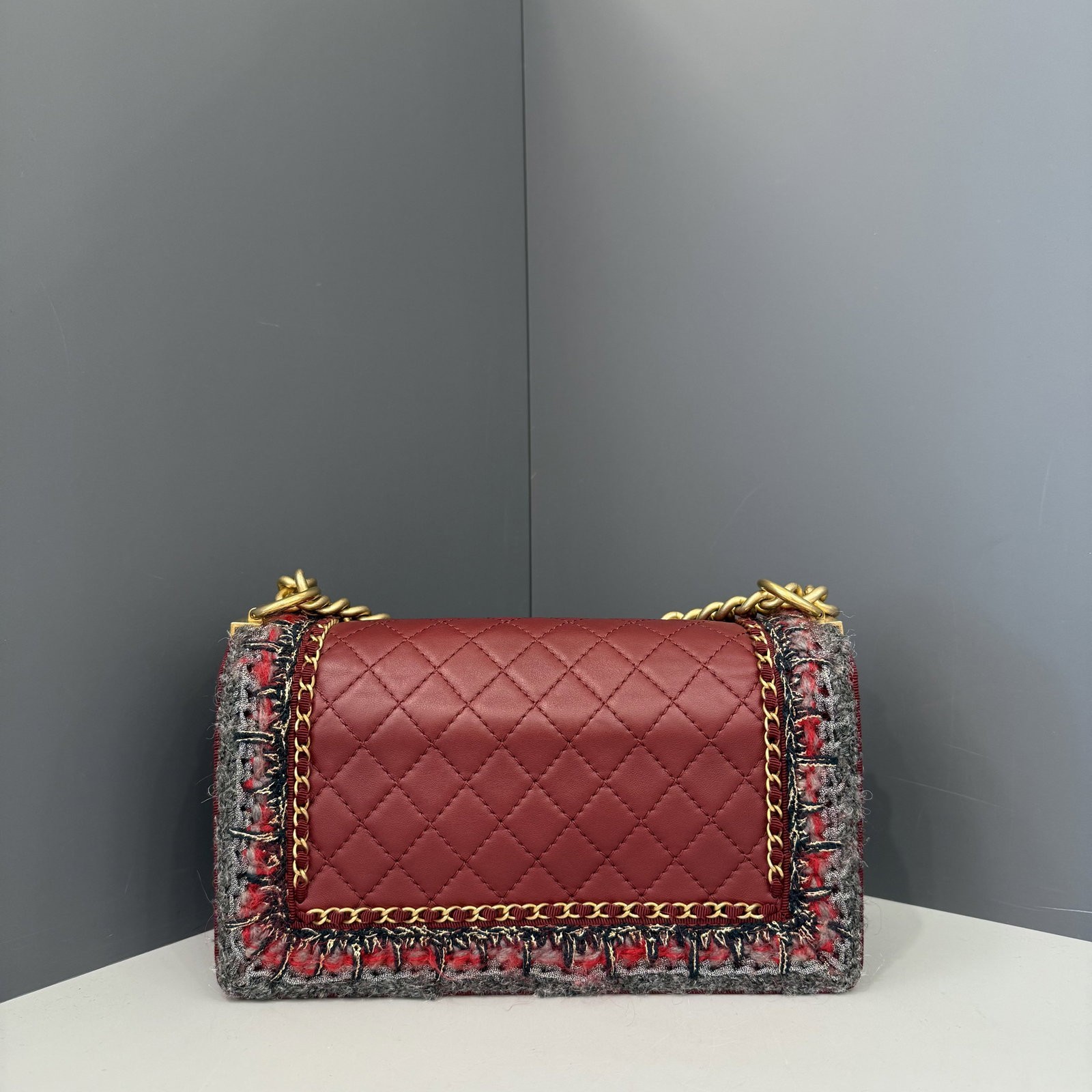 Chanel Medium Boy Flap Dark Red Lambskin (hs042126a0) — image 3
