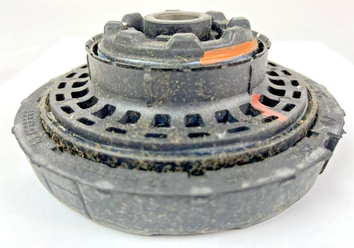 GM Genuine Parts 84583352 Suspension Strut Mount - 193468584967 