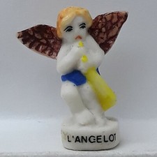 (167) Fève Angelot petit santon puce en porcelaine 