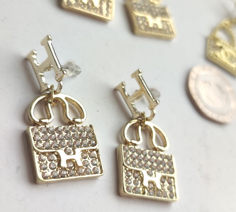 Handbag Shape Gold Tone Diamante Earrings Stud-image