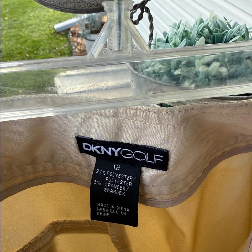 Elegant Cream Women's Golf Bermudas - Image 2 of 4