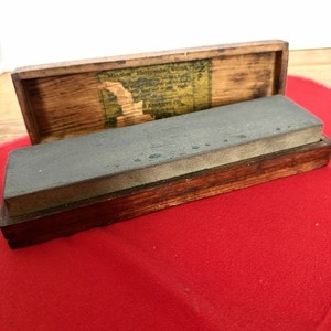Wisconsin Abrasive Minalox Sharpening Stone Oil Stone w/  Dovetail Wood Case USA