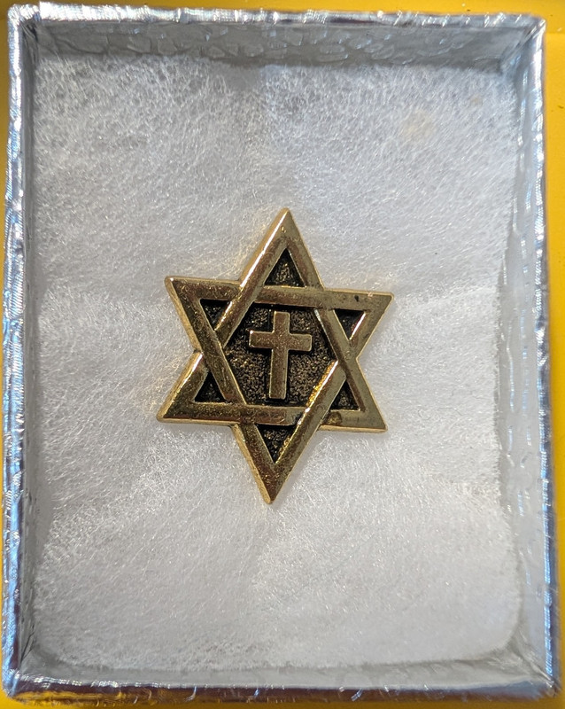 Star of David Cross Gold Tone Lapel Pin Tie Tack Clutch Back Gift Box