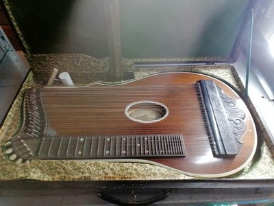 Alte Zither Meinel & Herold Klingenthal mit Notenständer