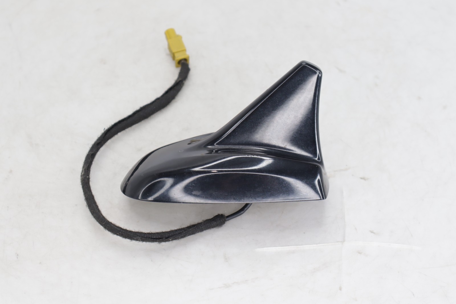 ✅ 2014-2017 Maserati Ghibli Rear Shark Fin Antenna Module Black 670026012