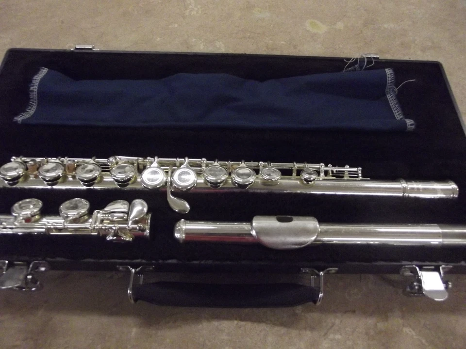 Cuerpo Giardinelli Plata Esterlina Modelo GFL300 con Boquilla Clásica Cerrada Foto 2 de 4