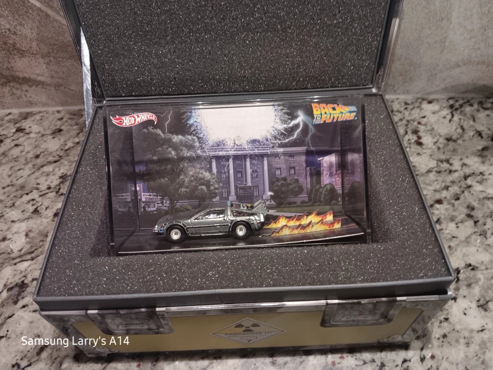 2011 BACK to FUTURE Hot Wheels PLUTONIUM CASE BOX DeLorean Time Machine Car - Image 3 of 4