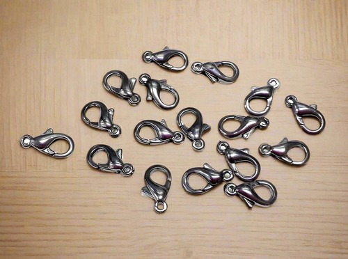 10 Pcs, 20mm Gold Finish Lobster Clasps - Picture 16 of 19